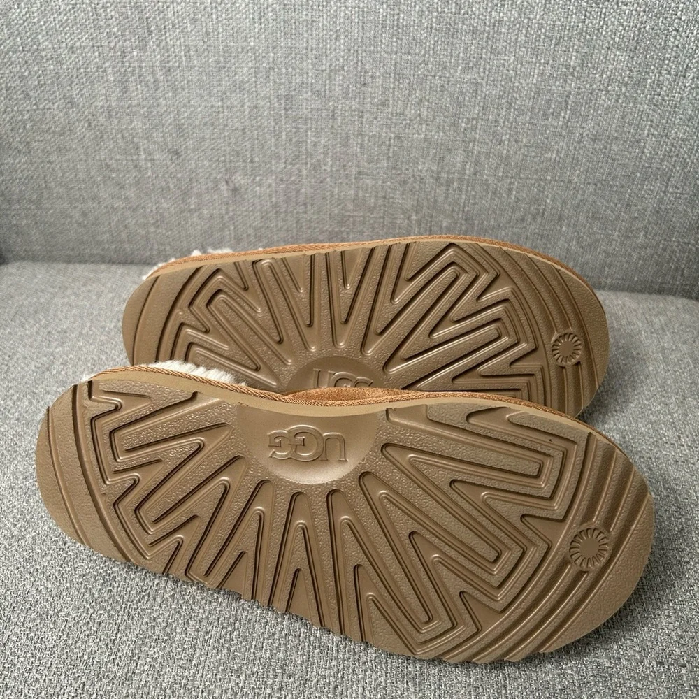 UGG “slide into